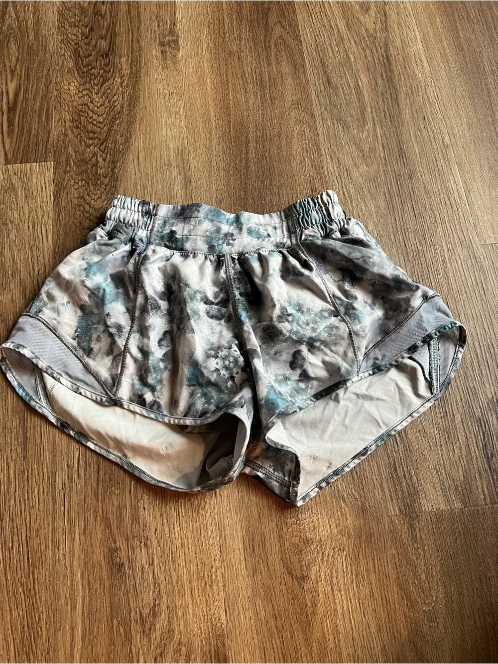 GUC Lululemon Hotty Hot Shorts Kaleidofloral multi - 2